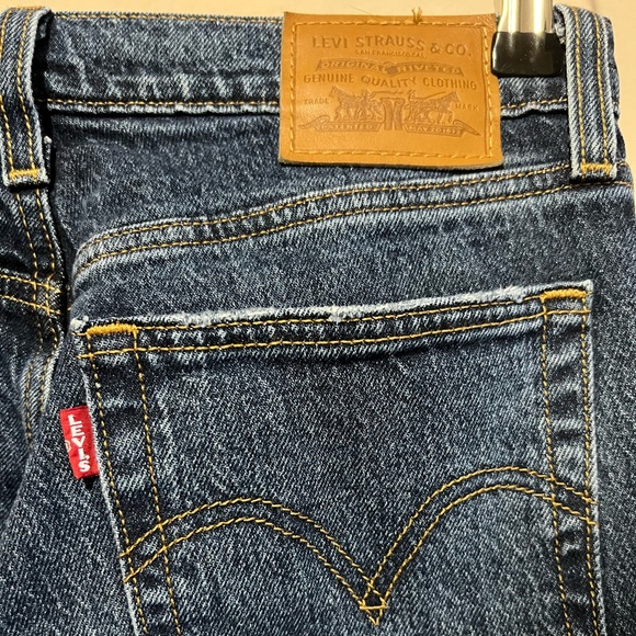 Levi 501 Wedgie - Picture 2 of 5